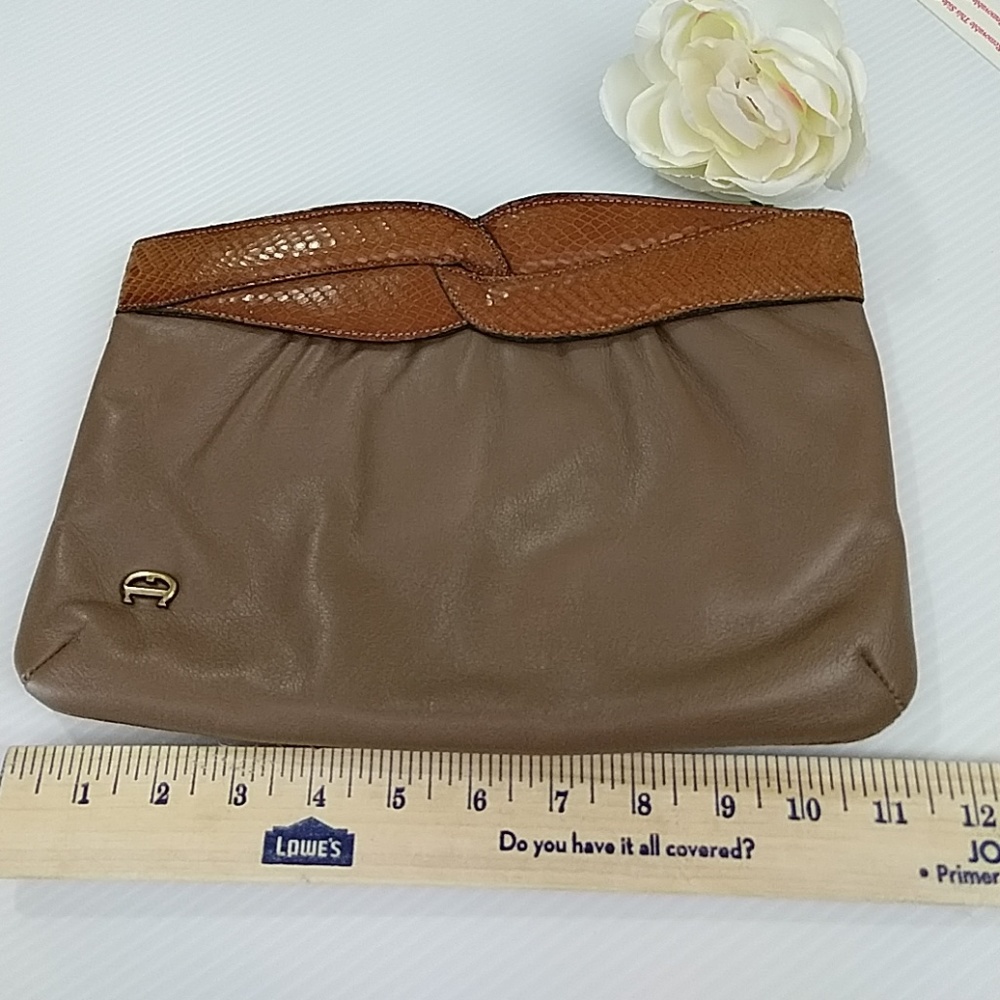 Vintaige Etienne Aigner leather clutch purse